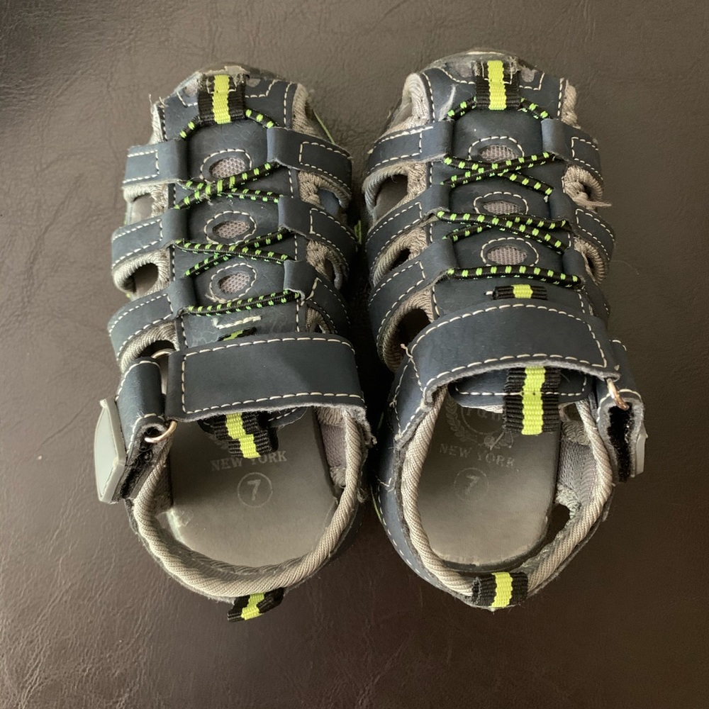 PWNY Boys Sandal Closed Toe shoe for Toddlers